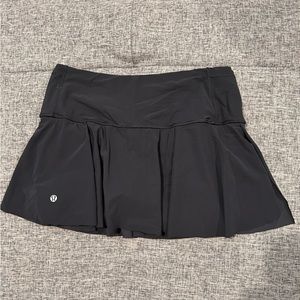 Lululemon Side pleat tennis skirt, size 6